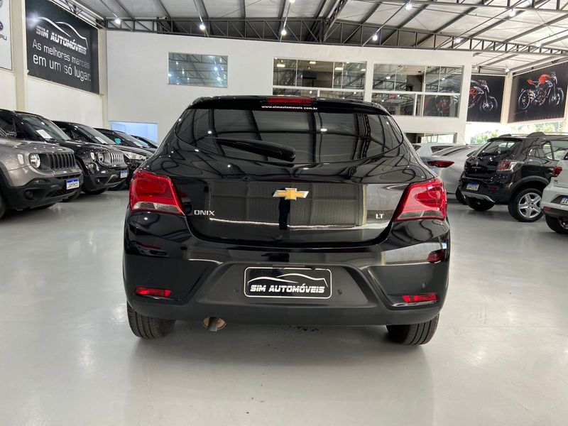 Chevrolet Onix 1.4 Lt 2018/2019 SIM AUTOMÓVEIS ROLANTE / Carros no Vale