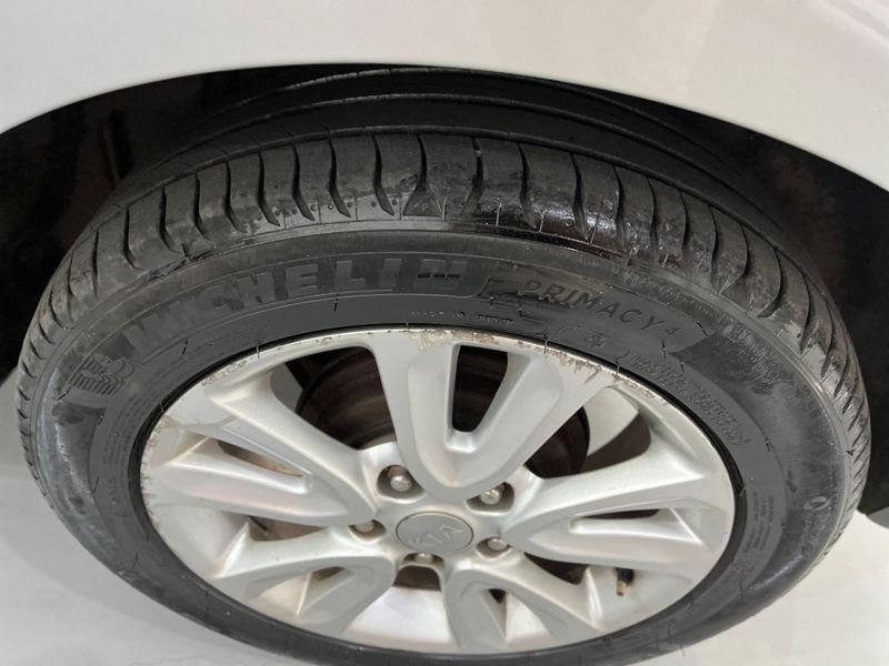 Kia Soul Ex 1.6 Ff 2012/2013 SIM AUTOMÓVEIS ROLANTE / Carros no Vale