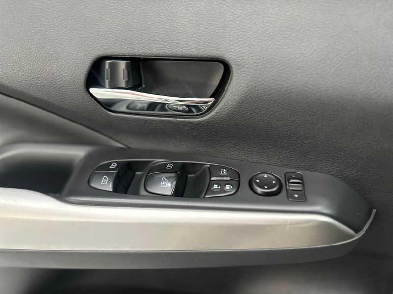 Nissan Kicks Sv Cvt 1.6 16v 2017/2018 SIM AUTOMÓVEIS ROLANTE / Carros no Vale