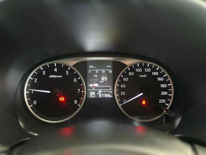 Nissan Kicks Sv Cvt 1.6 16v 2017/2018 SIM AUTOMÓVEIS ROLANTE / Carros no Vale