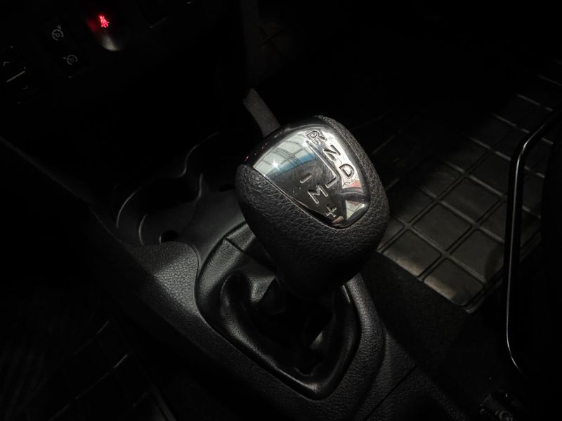 Renault Sandero Step 16r 2017/2018 SIM AUTOMÓVEIS ROLANTE / Carros no Vale