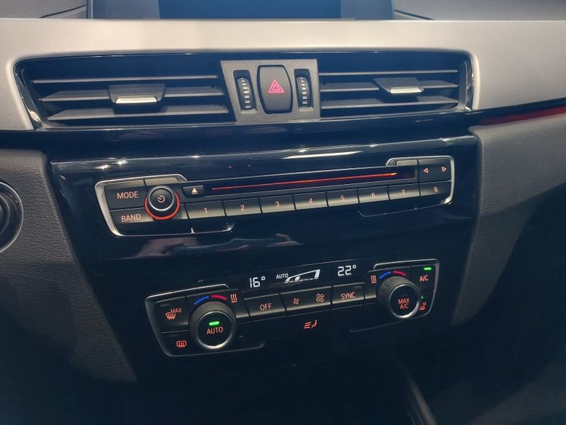 BMW X1 2.0 16V TURBO ACTIVEFLEX SDRIVE20I 4P AUTOMÁTICO 2016/2016 BETIOLO NOVOS E SEMINOVOS LAJEADO / Carros no Vale