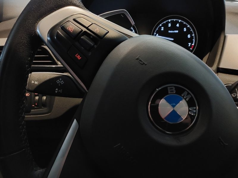 BMW X1 2.0 16V TURBO ACTIVEFLEX SDRIVE20I 4P AUTOMÁTICO 2020/2021 BETIOLO NOVOS E SEMINOVOS LAJEADO / Carros no Vale