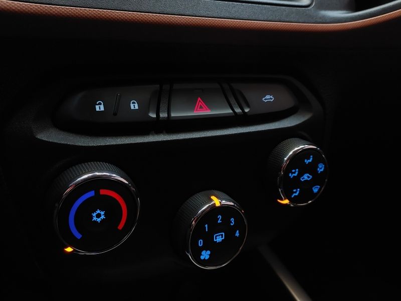 Chevrolet ONIX 1.4 MPFI ACTIV 8V FLEX 4P AUTOMÁTICO 2018/2018 BETIOLO NOVOS E SEMINOVOS LAJEADO / Carros no Vale