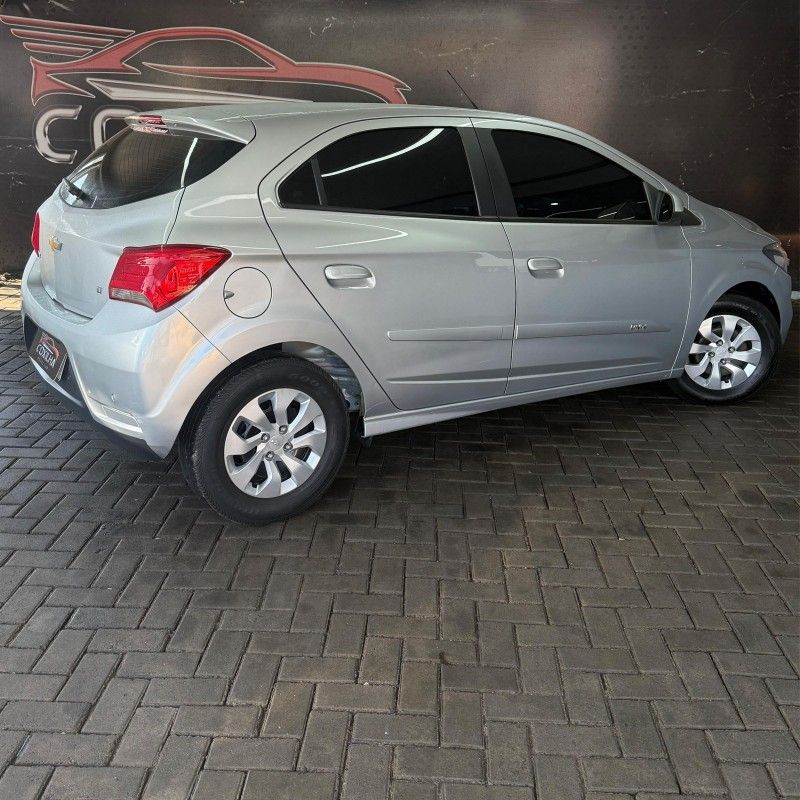 Chevrolet ONIX LT 1.0 2019/2019 SÉRGIO VEÍCULOS TEUTÔNIA / Carros no Vale