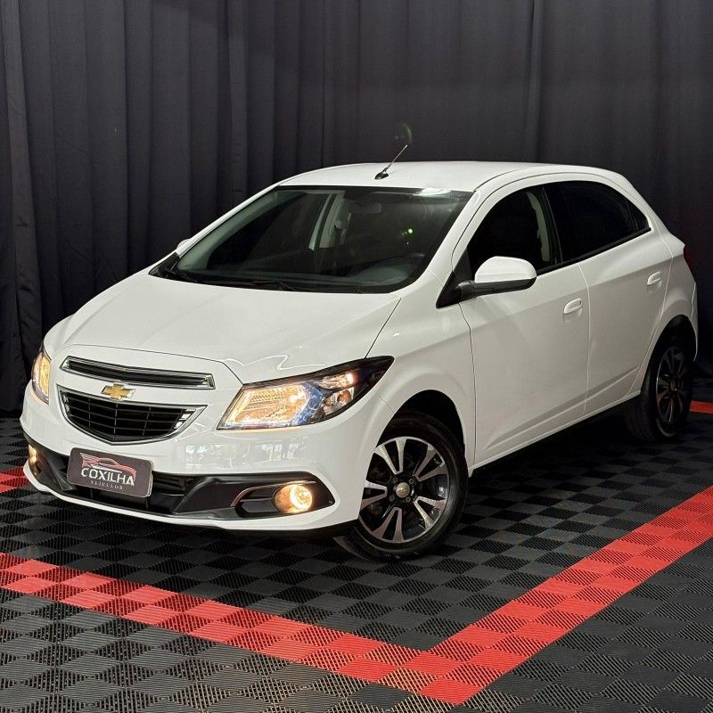 Chevrolet ONIX LTZ 1.4 2015/2015 SÉRGIO VEÍCULOS TEUTÔNIA / Carros no Vale