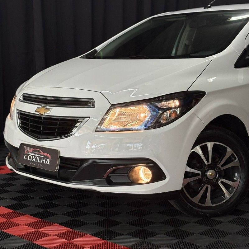 Chevrolet ONIX LTZ 1.4 2015/2015 SÉRGIO VEÍCULOS TEUTÔNIA / Carros no Vale