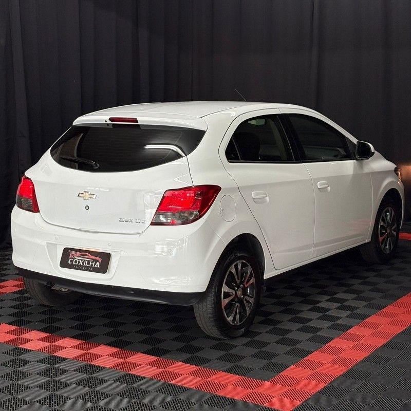 Chevrolet ONIX LTZ 1.4 2015/2015 SÉRGIO VEÍCULOS TEUTÔNIA / Carros no Vale