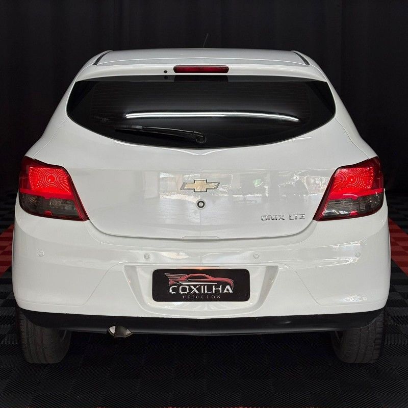 Chevrolet ONIX LTZ 1.4 2015/2015 SÉRGIO VEÍCULOS TEUTÔNIA / Carros no Vale