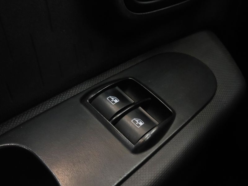 Fiat MOBI 1.0 EVO FLEX LIKE MANUAL 2022/2023 BETIOLO NOVOS E SEMINOVOS LAJEADO / Carros no Vale