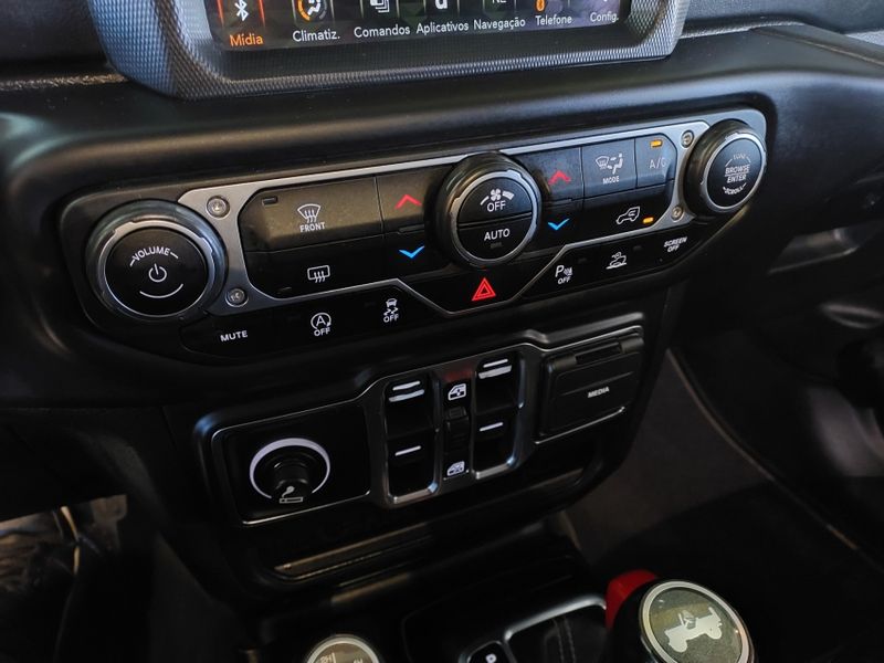 JEEP WRANGLER 2.0 TURBO GASOLINA UNLIMITED OVERLAND 4P 4X4 AT8 2021/2021 BETIOLO NOVOS E SEMINOVOS LAJEADO / Carros no Vale