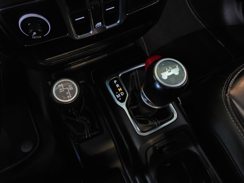 JEEP WRANGLER 2.0 TURBO GASOLINA UNLIMITED OVERLAND 4P 4X4 AT8 2021/2021 BETIOLO NOVOS E SEMINOVOS LAJEADO / Carros no Vale
