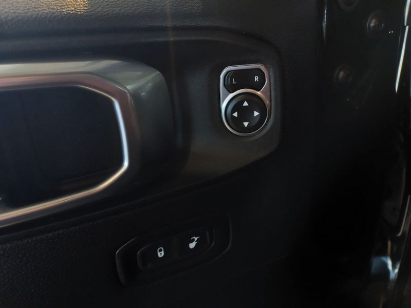 JEEP WRANGLER 2.0 TURBO GASOLINA UNLIMITED OVERLAND 4P 4X4 AT8 2021/2021 BETIOLO NOVOS E SEMINOVOS LAJEADO / Carros no Vale