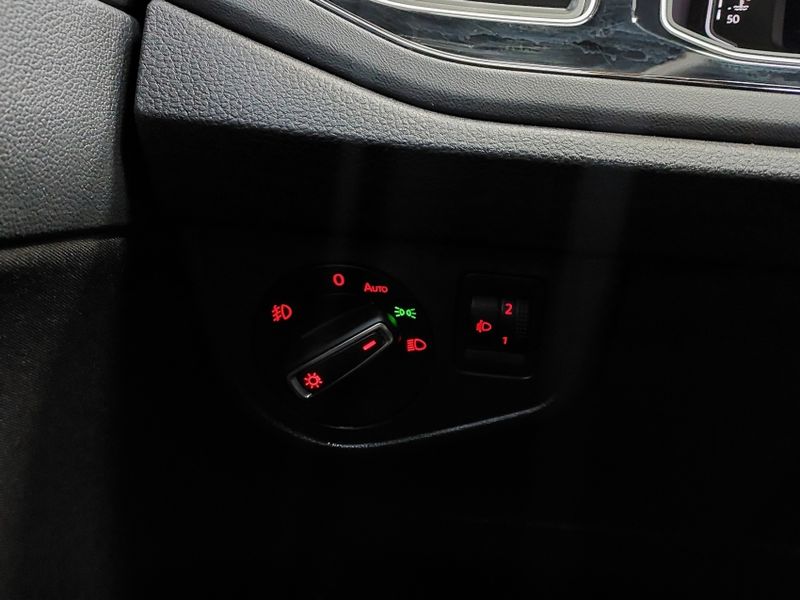Volkswagen NIVUS 1.0 200 TSI TOTAL FLEX HIGHLINE AUTOMÁTICO 2023/2024 BETIOLO NOVOS E SEMINOVOS LAJEADO / Carros no Vale