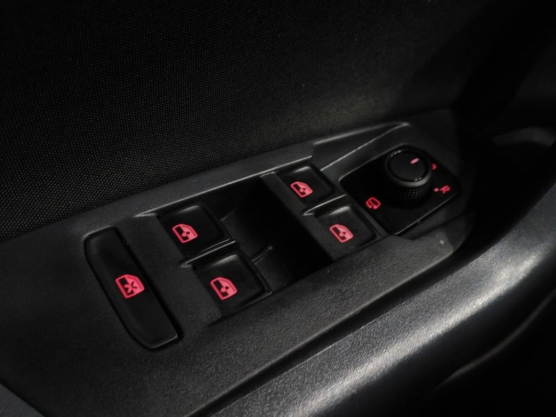 Volkswagen NIVUS 1.0 200 TSI TOTAL FLEX HIGHLINE AUTOMÁTICO 2023/2024 BETIOLO NOVOS E SEMINOVOS LAJEADO / Carros no Vale