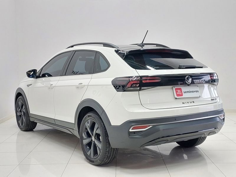 Volkswagen NIVUS 1.0 200 TSI TOTAL FLEX HIGHLINE AUTOMÁTICO 2023/2024 BETIOLO NOVOS E SEMINOVOS LAJEADO / Carros no Vale