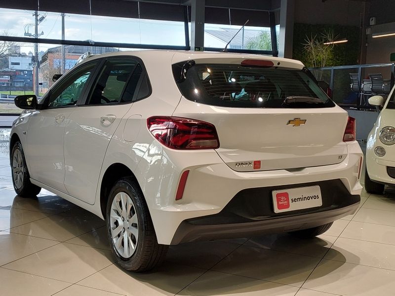 Chevrolet ONIX 1.0 FLEX LT MANUAL 2022/2023 BETIOLO NOVOS E SEMINOVOS LAJEADO / Carros no Vale