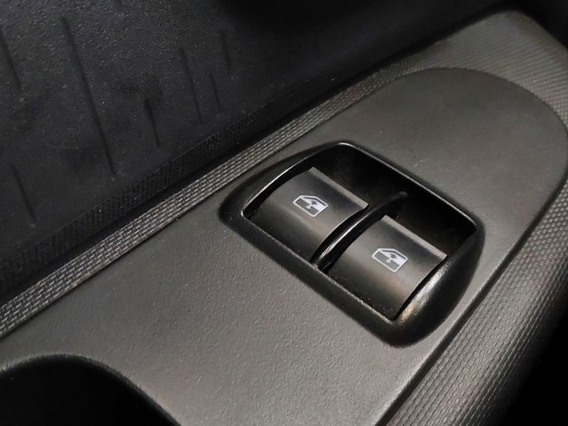 Fiat MOBI 1.0 EVO FLEX LIKE MANUAL 2022/2023 BETIOLO NOVOS E SEMINOVOS LAJEADO / Carros no Vale