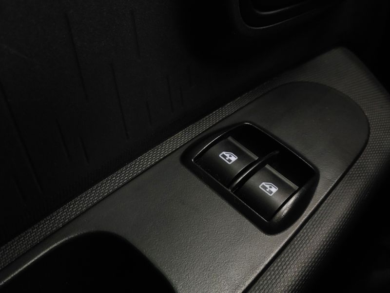 Fiat MOBI 1.0 EVO FLEX LIKE MANUAL 2023/2024 BETIOLO NOVOS E SEMINOVOS LAJEADO / Carros no Vale