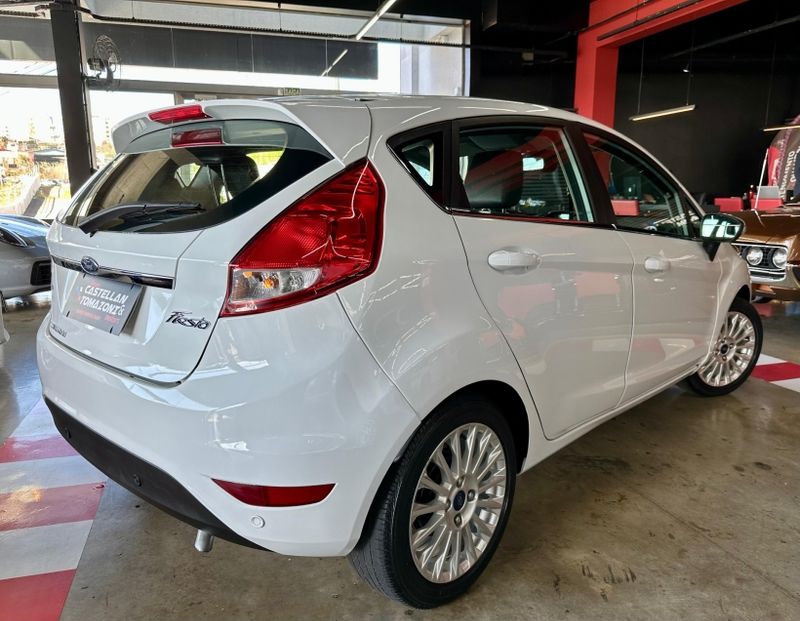 Ford FIESTA 1.6 TITANIUM HATCH 16V FLEX 4P POWERSHIFT 2015/2015 CASTELLAN E TOMAZONI MOTORS CAXIAS DO SUL / Carros no Vale