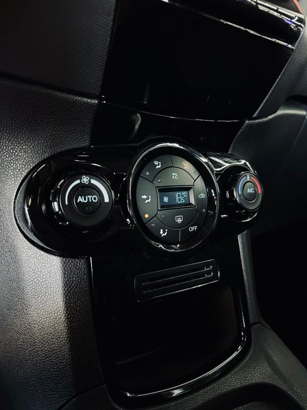 Ford FIESTA 1.6 TITANIUM HATCH 16V FLEX 4P POWERSHIFT 2015/2015 CASTELLAN E TOMAZONI MOTORS CAXIAS DO SUL / Carros no Vale