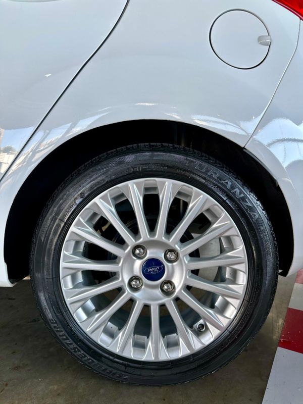 Ford FIESTA 1.6 TITANIUM HATCH 16V FLEX 4P POWERSHIFT 2015/2015 CASTELLAN E TOMAZONI MOTORS CAXIAS DO SUL / Carros no Vale