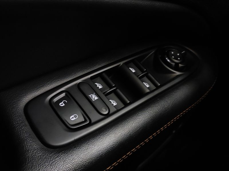 JEEP COMPASS 2.0 16V FLEX LIMITED AUTOMÁTICO 2019/2020 BETIOLO NOVOS E SEMINOVOS LAJEADO / Carros no Vale