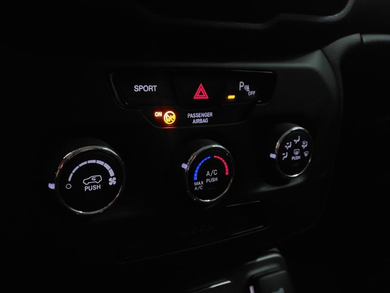 JEEP RENEGADE 1.8 16V FLEX SPORT 4P AUTOMÁTICO 2021/2021 BETIOLO NOVOS E SEMINOVOS LAJEADO / Carros no Vale