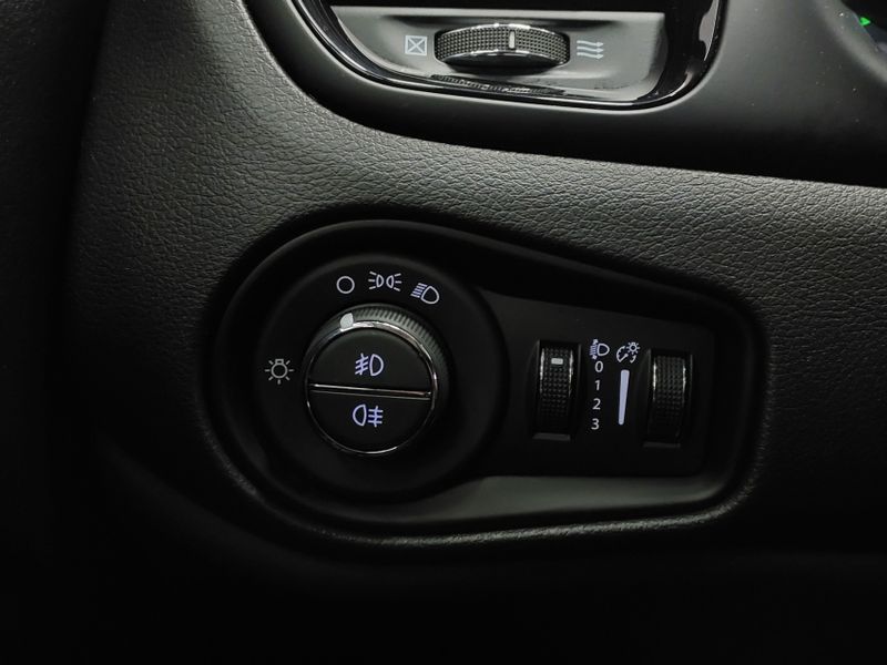 JEEP RENEGADE 1.8 16V FLEX SPORT 4P AUTOMÁTICO 2021/2021 BETIOLO NOVOS E SEMINOVOS LAJEADO / Carros no Vale