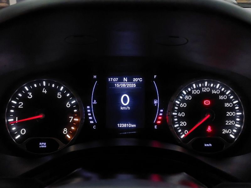 JEEP RENEGADE 1.8 16V FLEX SPORT 4P MANUAL 2016/2017 BETIOLO NOVOS E SEMINOVOS LAJEADO / Carros no Vale