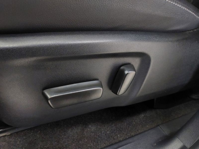 Toyota HILUX 2.8 D-4D TURBO DIESEL CD SRX PLUS 4X4 AUTOMÁTICO 2024/2024 BETIOLO NOVOS E SEMINOVOS LAJEADO / Carros no Vale