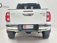Toyota HILUX 2.8 D-4D TURBO DIESEL CD SRX PLUS 4X4 AUTOMÁTICO 2024/2024 BETIOLO NOVOS E SEMINOVOS LAJEADO / Carros no Vale
