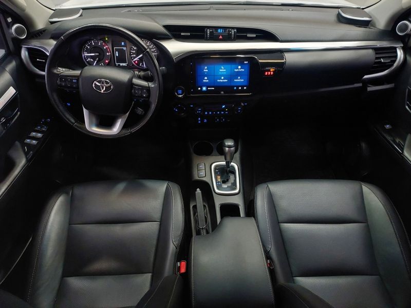 Toyota HILUX 2.8 D-4D TURBO DIESEL CD SRX PLUS 4X4 AUTOMÁTICO 2024/2024 BETIOLO NOVOS E SEMINOVOS LAJEADO / Carros no Vale
