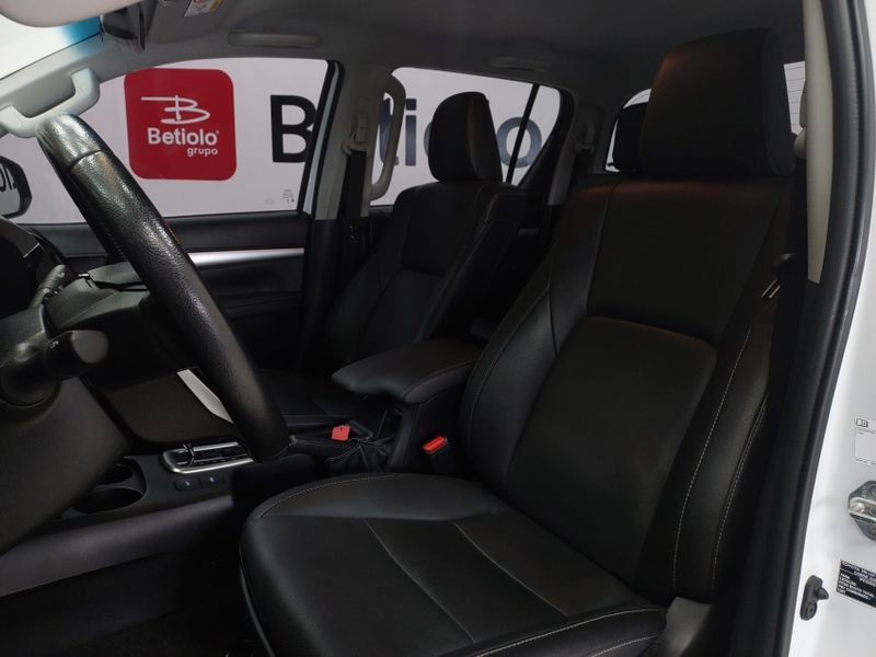 Toyota HILUX 2.8 D-4D TURBO DIESEL CD SRX PLUS 4X4 AUTOMÁTICO 2024/2024 BETIOLO NOVOS E SEMINOVOS LAJEADO / Carros no Vale