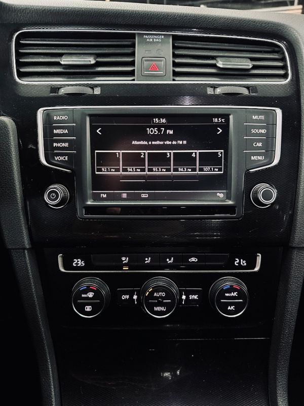 Volkswagen GOLF 2.0 TSI GTI 16V TURBO GASOLINA 4P AUTOMÁTICO 2016/2016 CASTELLAN E TOMAZONI MOTORS CAXIAS DO SUL / Carros no Vale