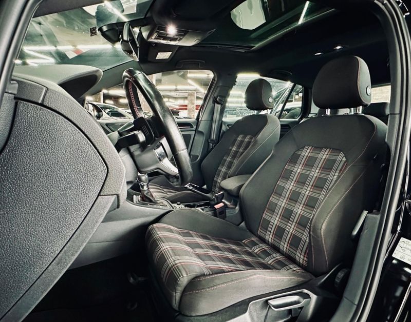 Volkswagen GOLF 2.0 TSI GTI 16V TURBO GASOLINA 4P AUTOMÁTICO 2016/2016 CASTELLAN E TOMAZONI MOTORS CAXIAS DO SUL / Carros no Vale