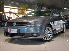 Volkswagen JETTA 2.0 TSI HIGHLINE 211CV GASOLINA 4P TIPTRONIC 2014/2014 BETIOLO NOVOS E SEMINOVOS LAJEADO / Carros no Vale