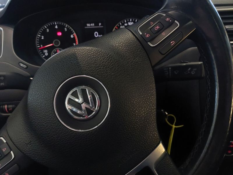 Volkswagen JETTA 2.0 TSI HIGHLINE 211CV GASOLINA 4P TIPTRONIC 2014/2014 BETIOLO NOVOS E SEMINOVOS LAJEADO / Carros no Vale
