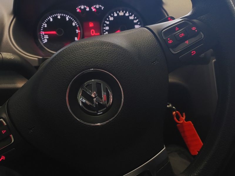 Volkswagen VOYAGE 1.6 MI 8V FLEX 4P AUTOMATIZADO 2012/2013 BETIOLO NOVOS E SEMINOVOS LAJEADO / Carros no Vale