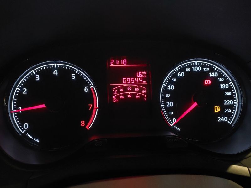 Volkswagen VOYAGE 1.6 MSI TOTALFLEX 4P MANUAL 2021/2022 BETIOLO NOVOS E SEMINOVOS LAJEADO / Carros no Vale