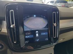 Volvo XC40 2.0 T5 GASOLINA MOMENTUM AWD GEARTRONIC 2019/2019 BETIOLO NOVOS E SEMINOVOS LAJEADO / Carros no Vale