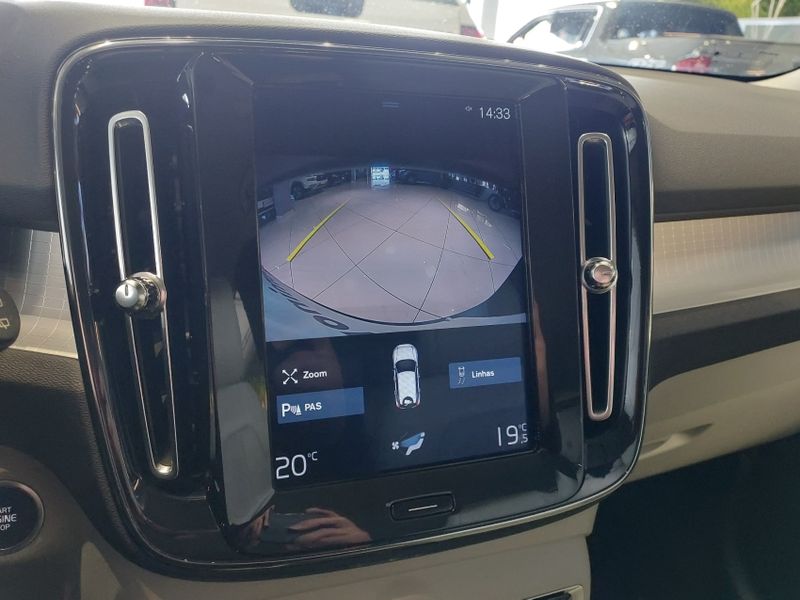 Volvo XC40 2.0 T5 GASOLINA MOMENTUM AWD GEARTRONIC 2019/2019 BETIOLO NOVOS E SEMINOVOS LAJEADO / Carros no Vale