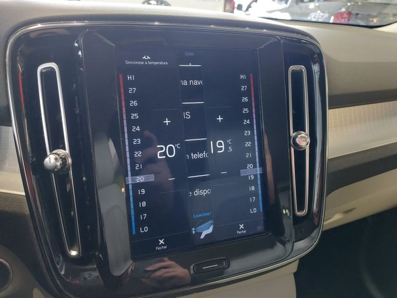 Volvo XC40 2.0 T5 GASOLINA MOMENTUM AWD GEARTRONIC 2019/2019 BETIOLO NOVOS E SEMINOVOS LAJEADO / Carros no Vale