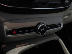 Volvo XC40 2.0 T5 GASOLINA MOMENTUM AWD GEARTRONIC 2019/2019 BETIOLO NOVOS E SEMINOVOS LAJEADO / Carros no Vale