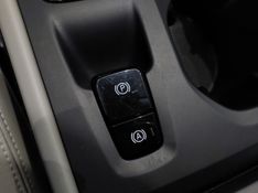 Volvo XC40 2.0 T5 GASOLINA MOMENTUM AWD GEARTRONIC 2019/2019 BETIOLO NOVOS E SEMINOVOS LAJEADO / Carros no Vale