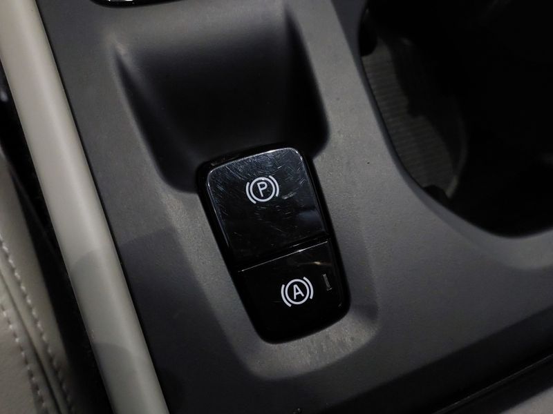 Volvo XC40 2.0 T5 GASOLINA MOMENTUM AWD GEARTRONIC 2019/2019 BETIOLO NOVOS E SEMINOVOS LAJEADO / Carros no Vale