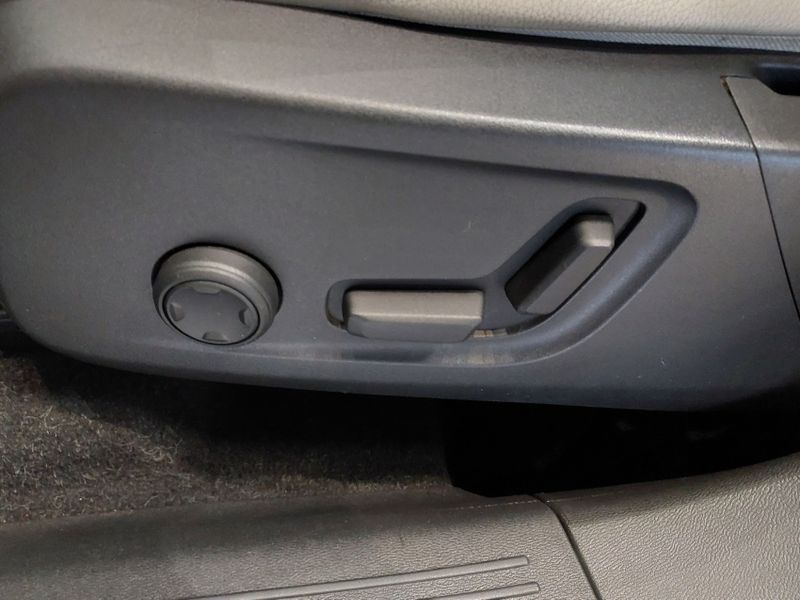 Volvo XC40 2.0 T5 GASOLINA MOMENTUM AWD GEARTRONIC 2019/2019 BETIOLO NOVOS E SEMINOVOS LAJEADO / Carros no Vale
