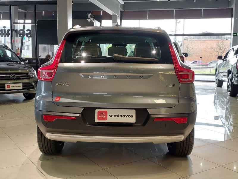 Volvo XC40 2.0 T5 GASOLINA MOMENTUM AWD GEARTRONIC 2019/2019 BETIOLO NOVOS E SEMINOVOS LAJEADO / Carros no Vale