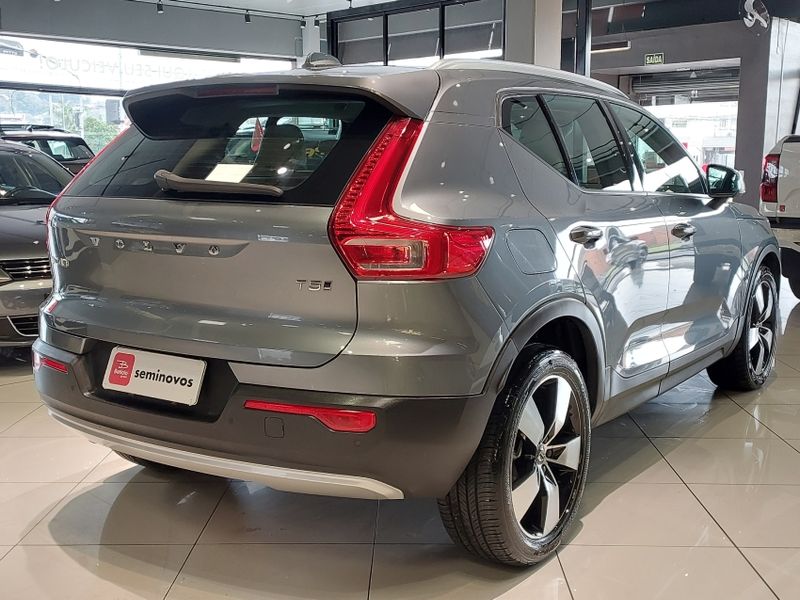 Volvo XC40 2.0 T5 GASOLINA MOMENTUM AWD GEARTRONIC 2019/2019 BETIOLO NOVOS E SEMINOVOS LAJEADO / Carros no Vale