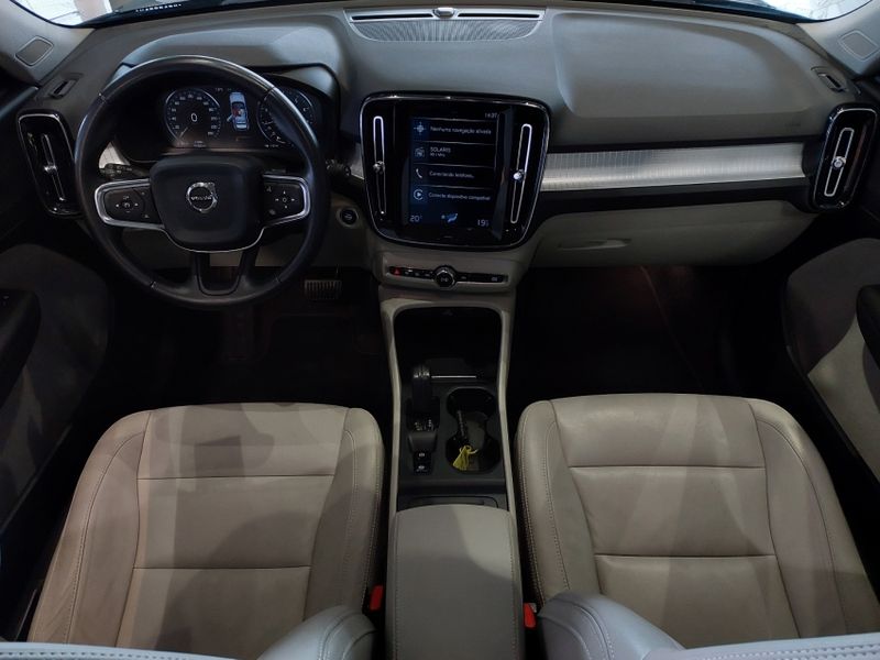 Volvo XC40 2.0 T5 GASOLINA MOMENTUM AWD GEARTRONIC 2019/2019 BETIOLO NOVOS E SEMINOVOS LAJEADO / Carros no Vale